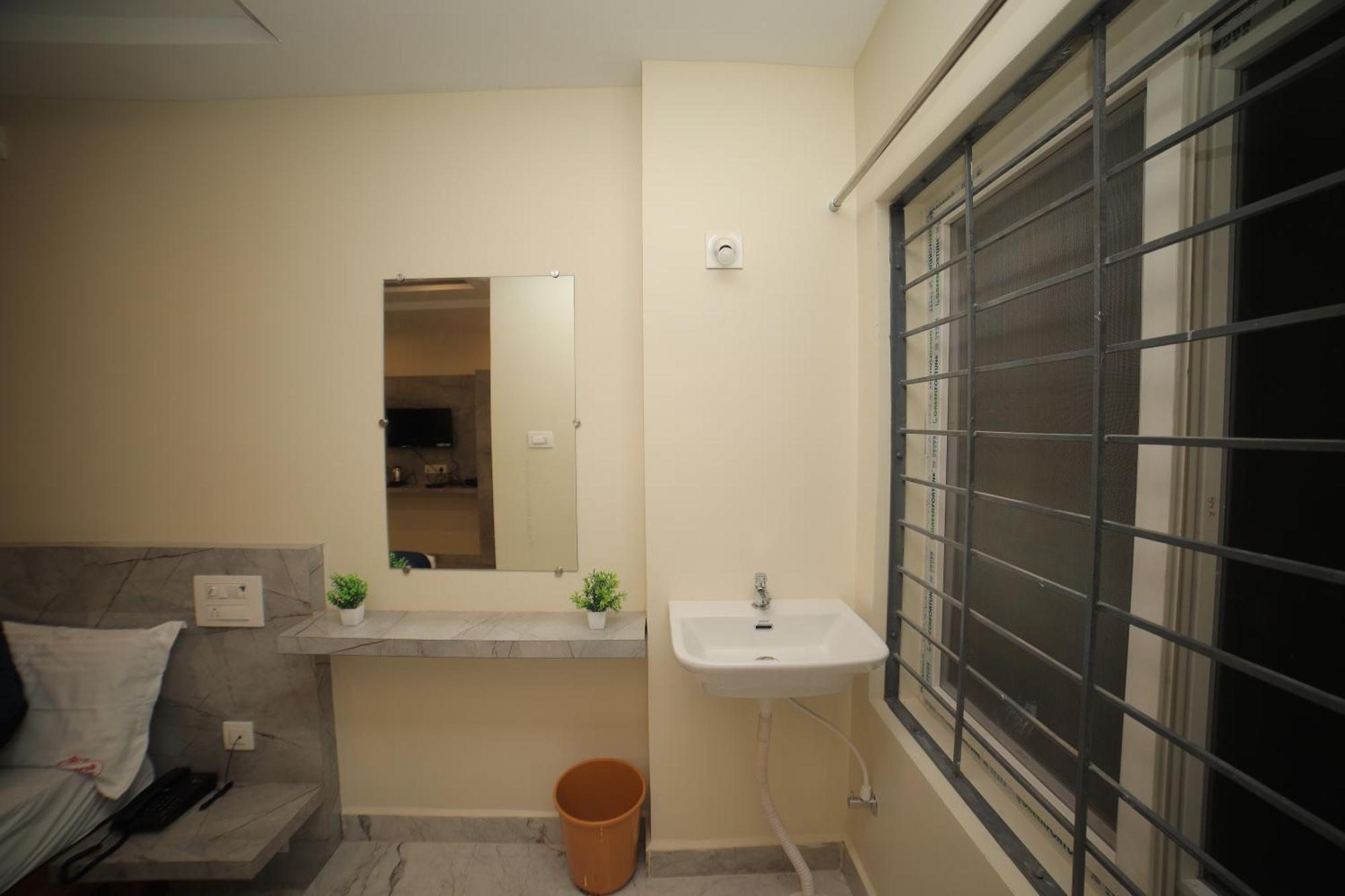 Sri Ganesh Residency Hotel Tirupati Bagian luar foto