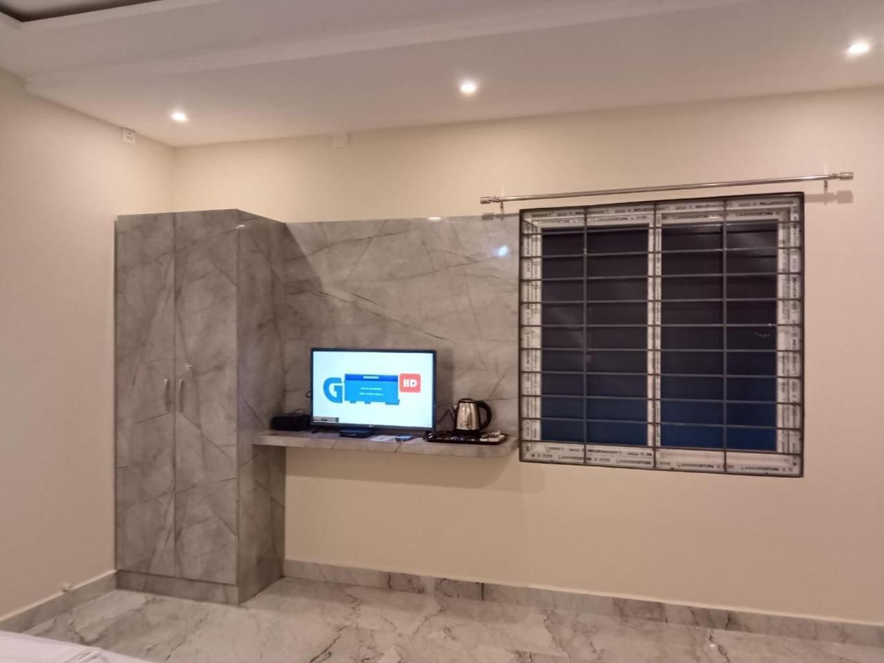 Sri Ganesh Residency Hotel Tirupati Bagian luar foto