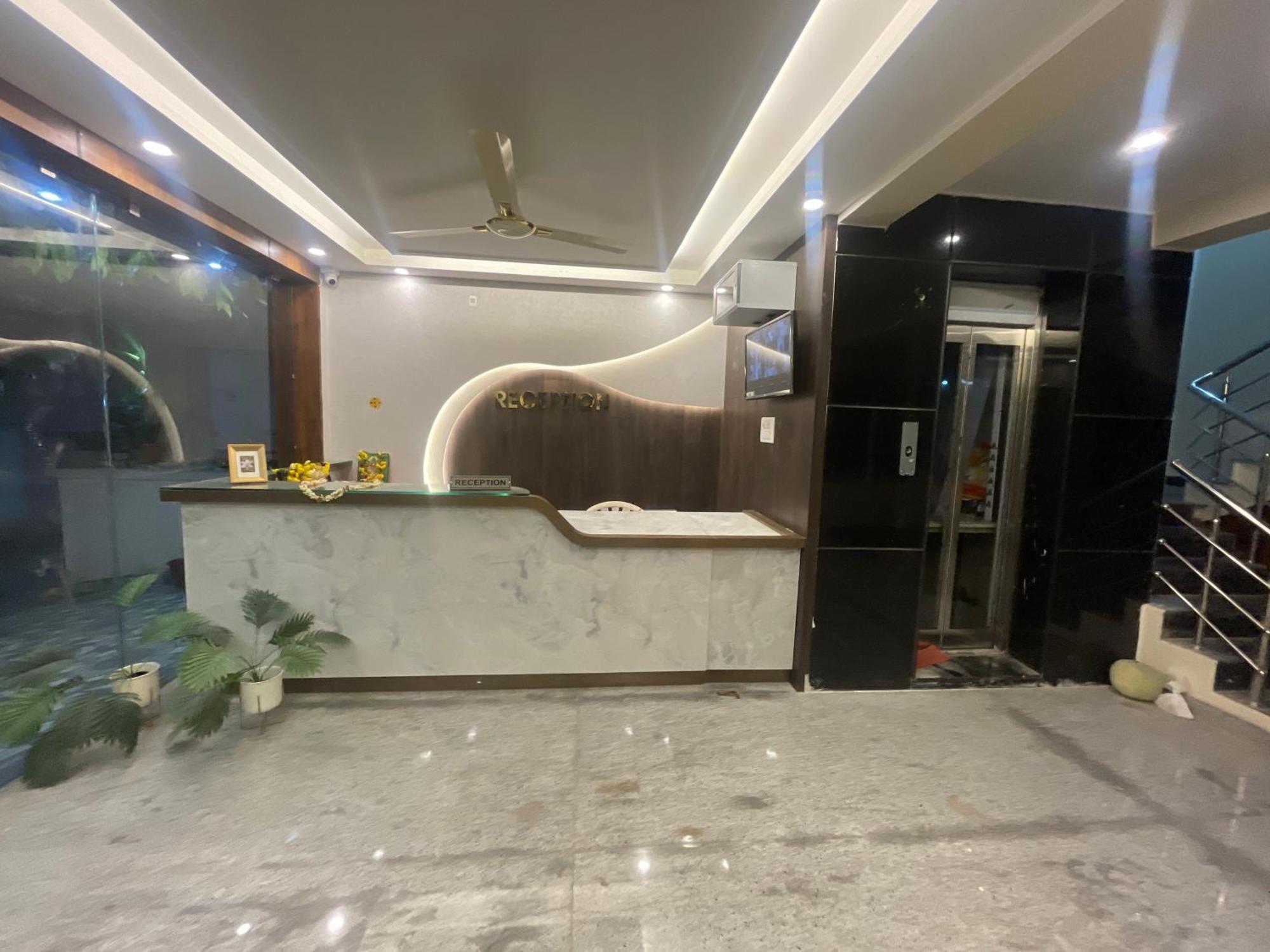 Sri Ganesh Residency Hotel Tirupati Bagian luar foto