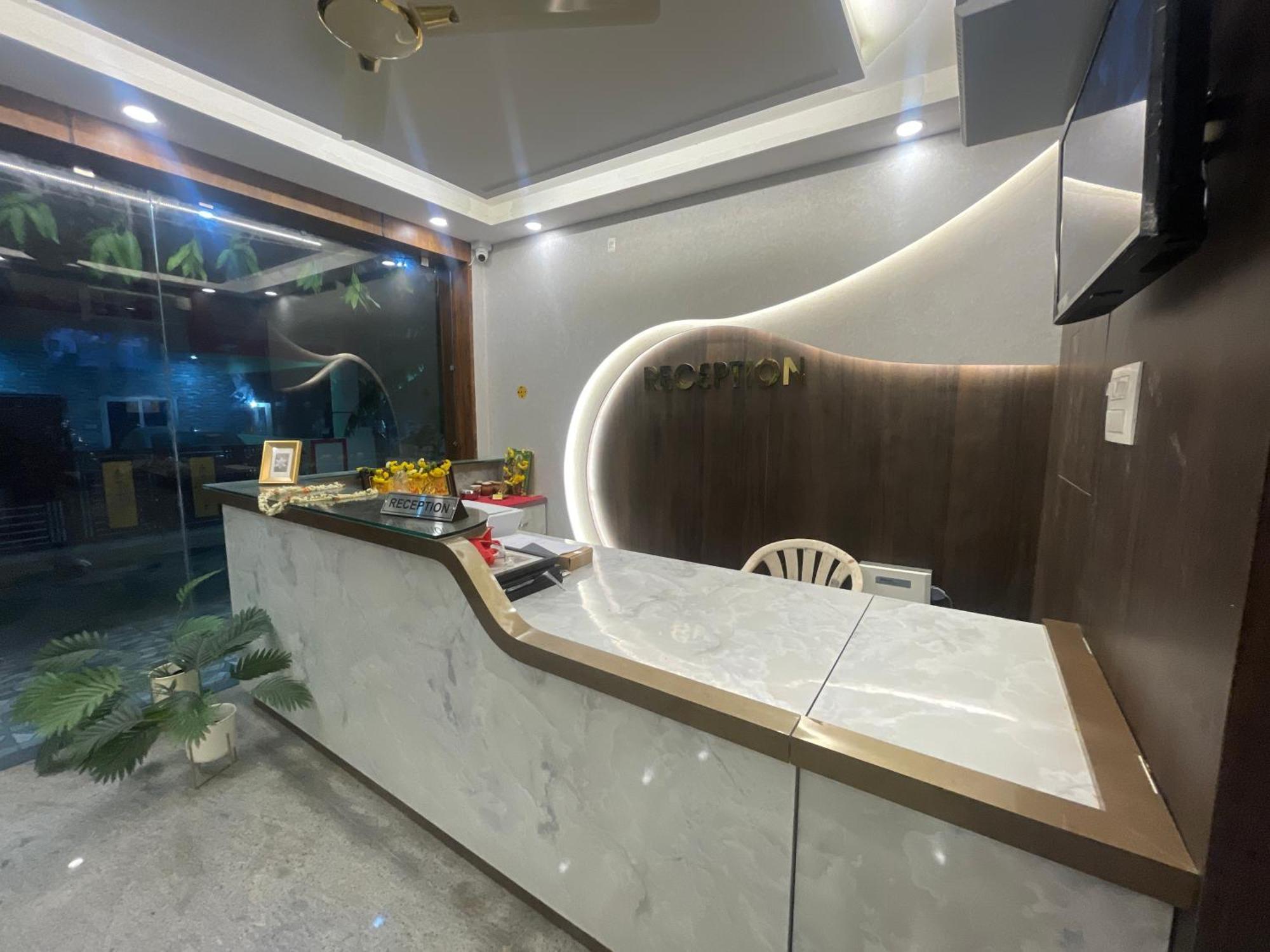 Sri Ganesh Residency Hotel Tirupati Bagian luar foto