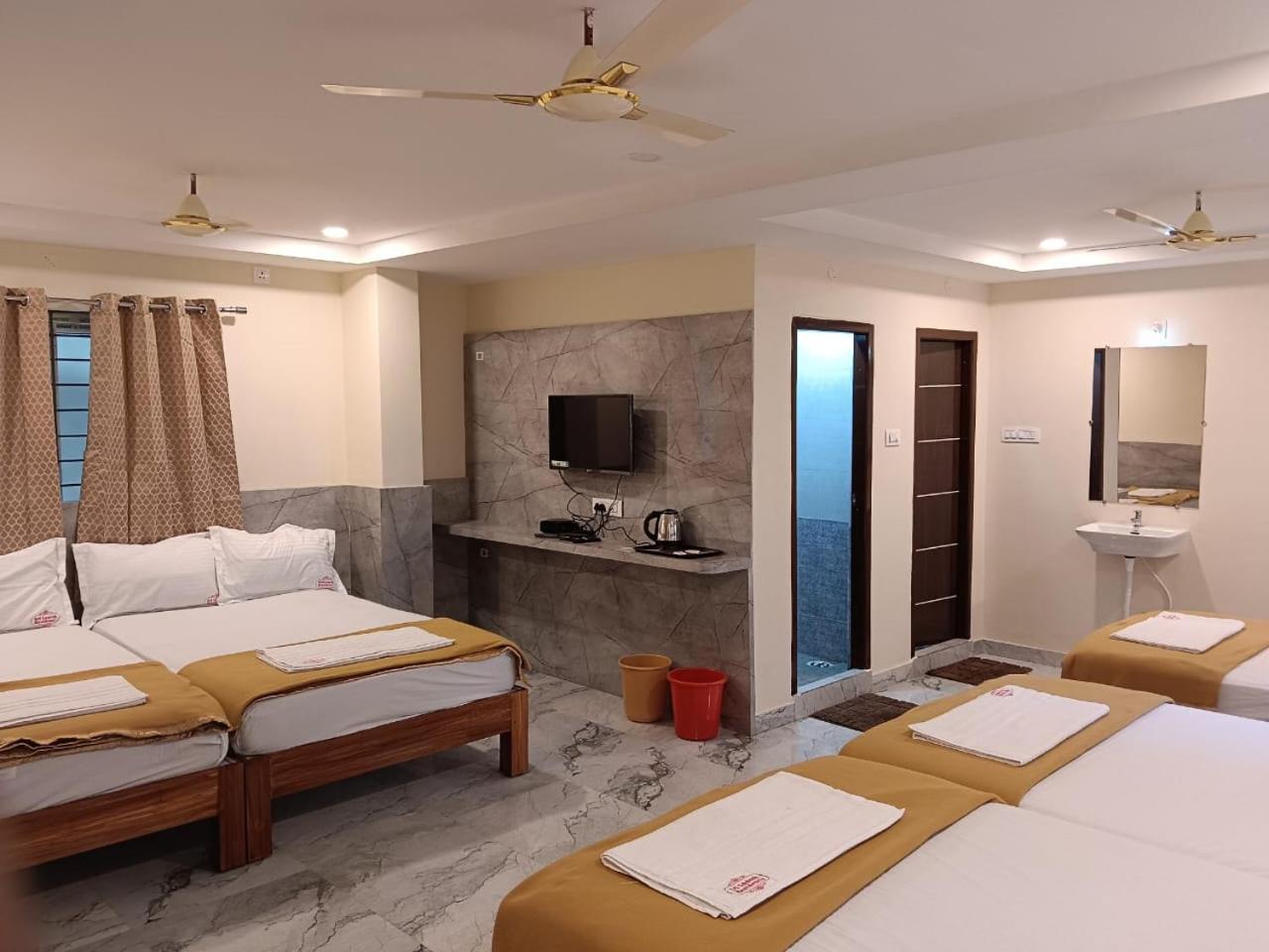Sri Ganesh Residency Hotel Tirupati Bagian luar foto