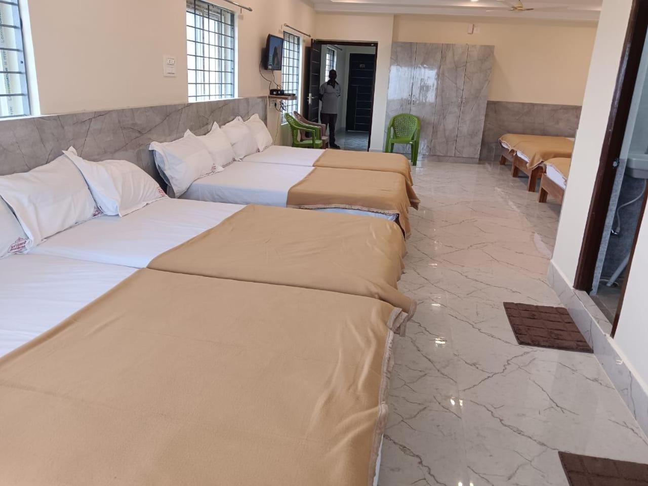 Sri Ganesh Residency Hotel Tirupati Bagian luar foto